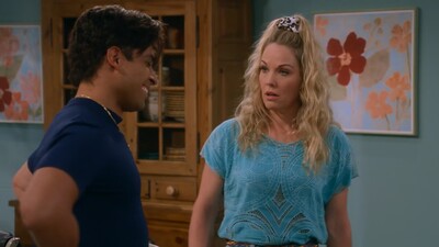 That_90S_Show_S01E10_Kids_In_America_720p_10Bit_English_Esubs_MoviesMod_Net_0176.jpg